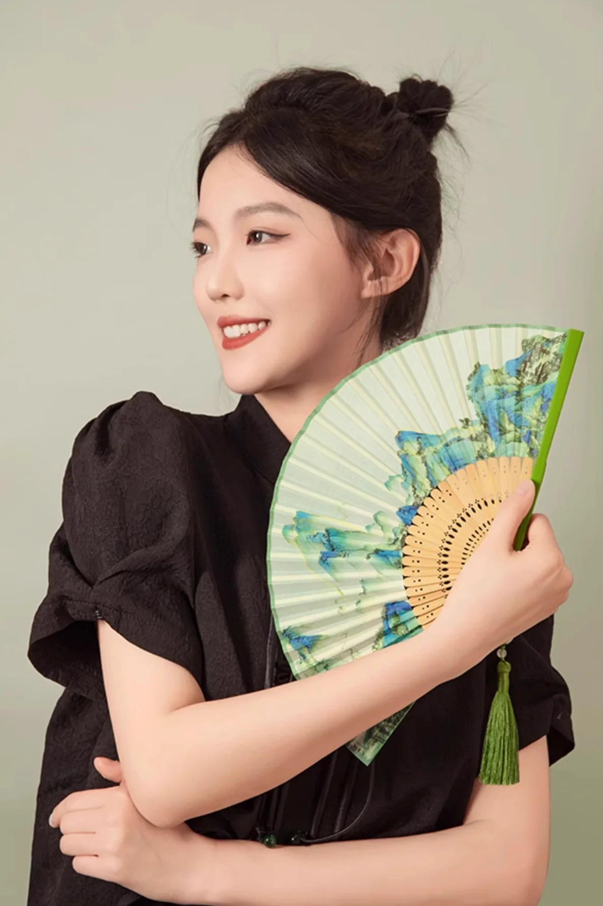 A Thousand Li Artwork Folding Fan Gift Set - Image 10