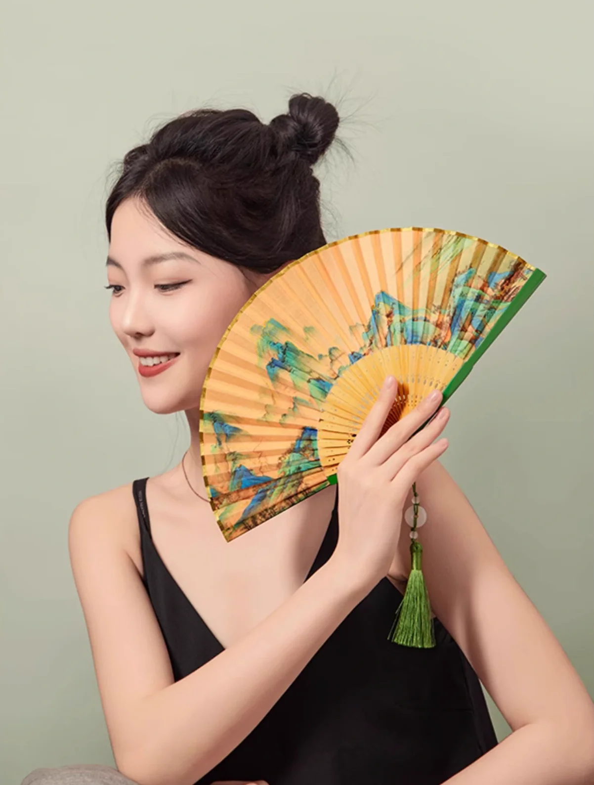 A Thousand Li Artwork Folding Fan Gift Set - Image 2