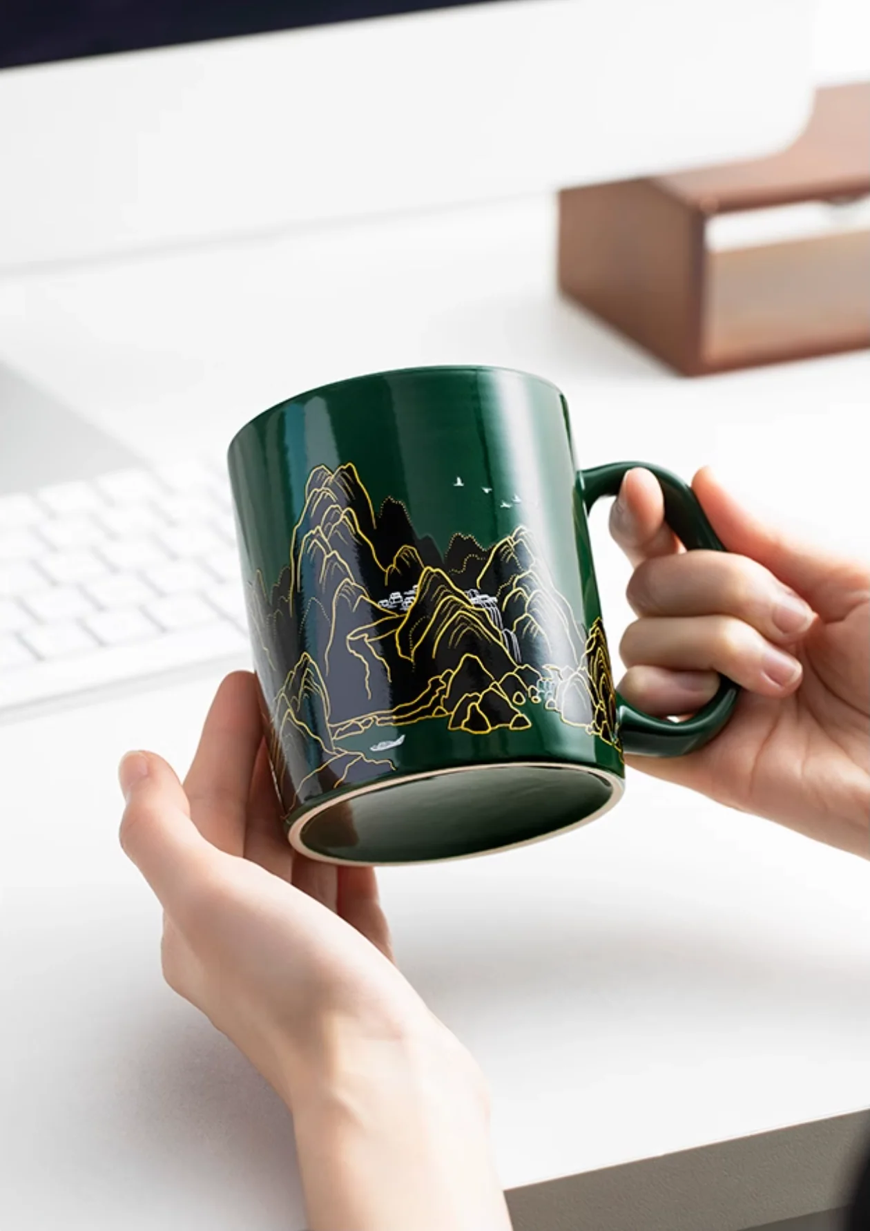 A Thousand Li Artwork Temperature Sensing Mug Gift Set - Image 5