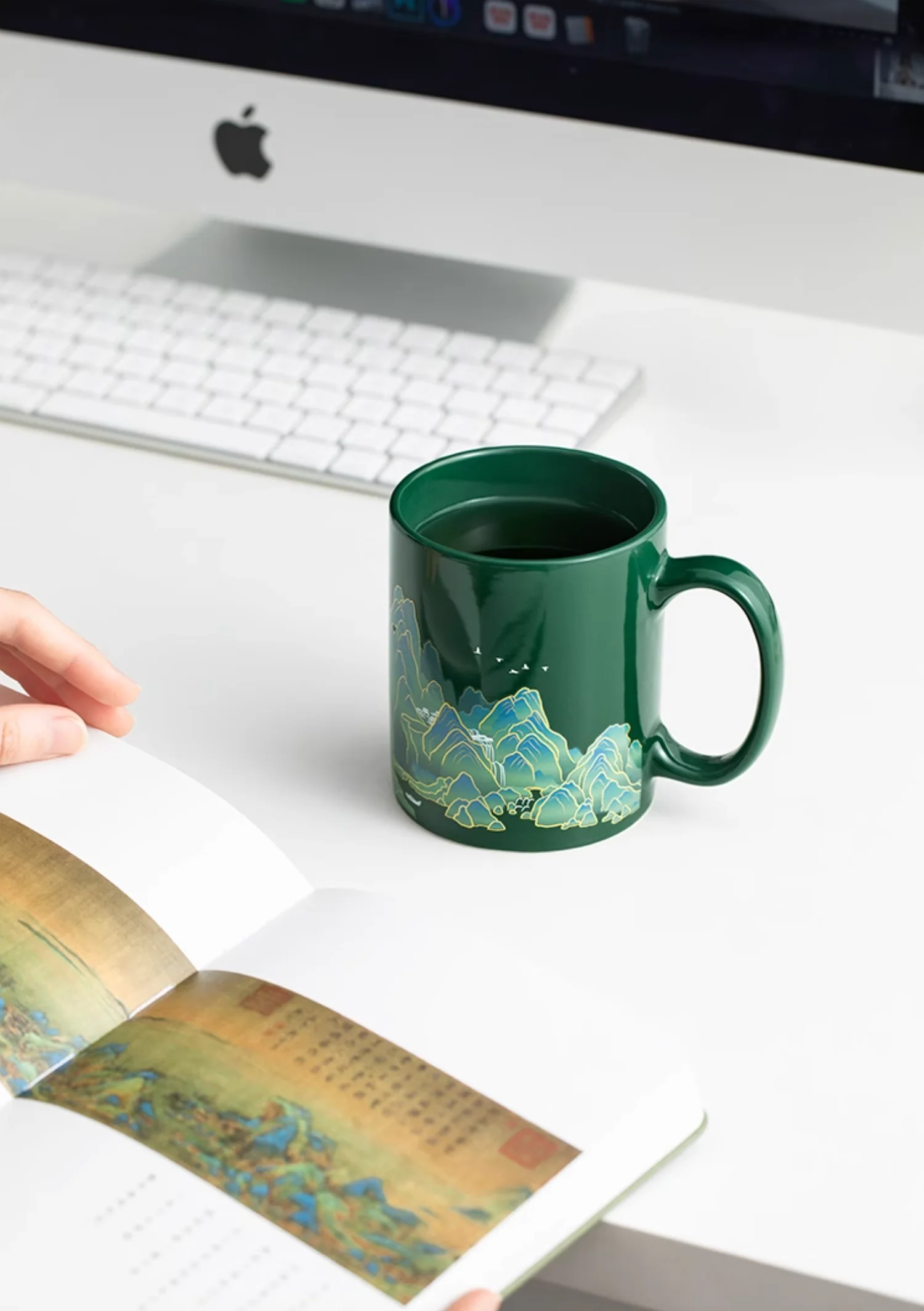 A Thousand Li Artwork Temperature Sensing Mug Gift Set - Image 8