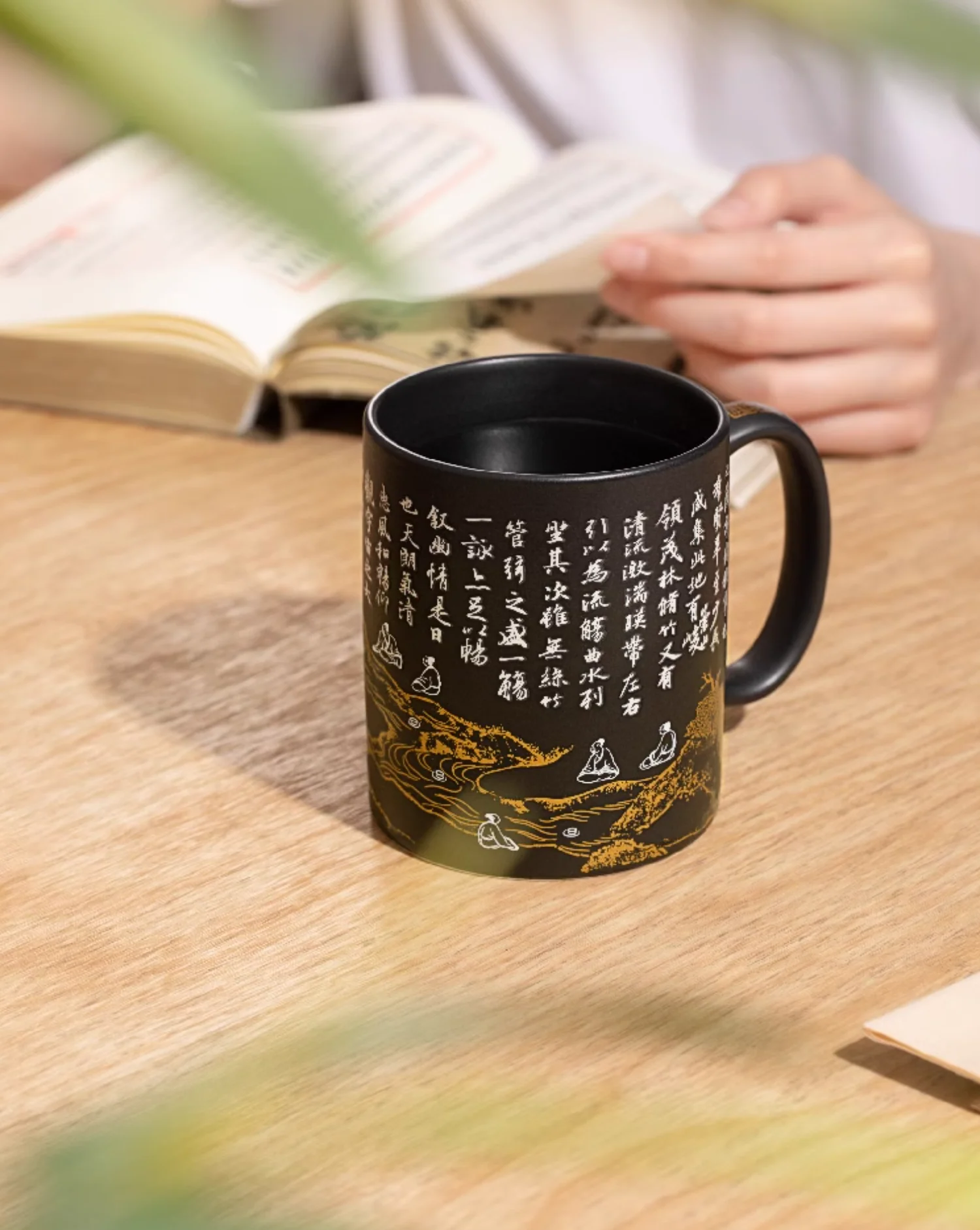 Artwork Temperature Sensing Mug Gift Set - Image 3