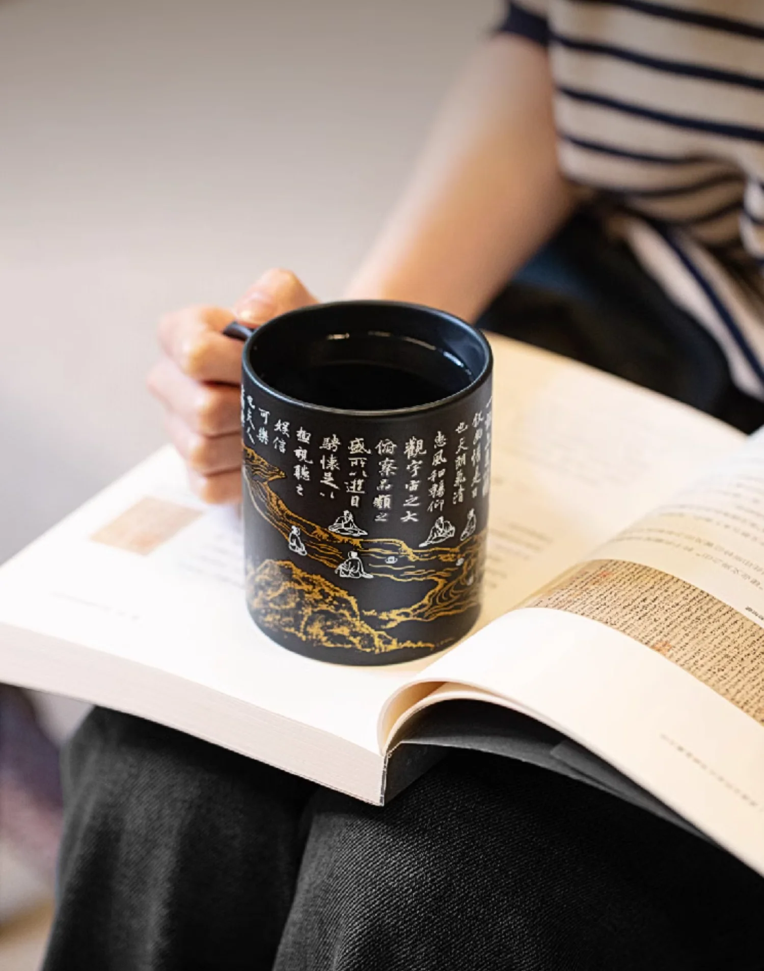 Artwork Temperature Sensing Mug Gift Set - Image 6