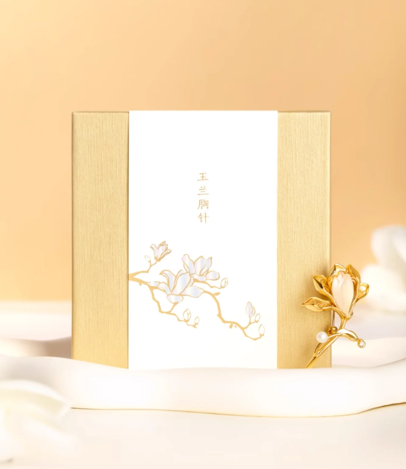 Yu Lan Magnolia Artwork Brooch Gift Set - Image 12