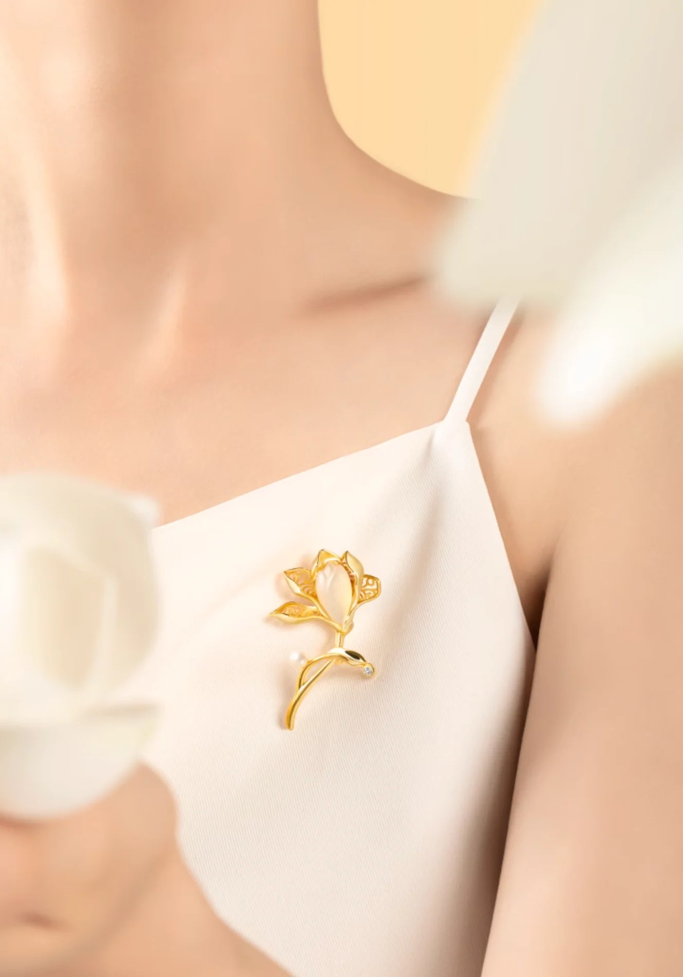 Yu Lan Magnolia Artwork Brooch Gift Set - Image 9