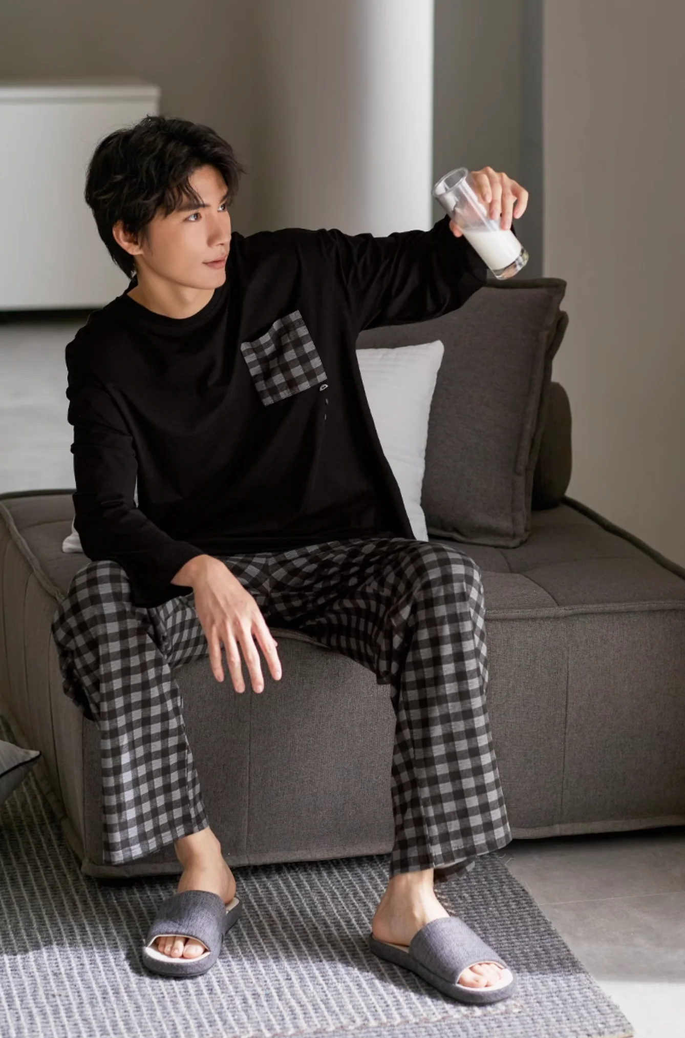 Gé Pajamas Set (T-Shirt & Pants) - Image 2