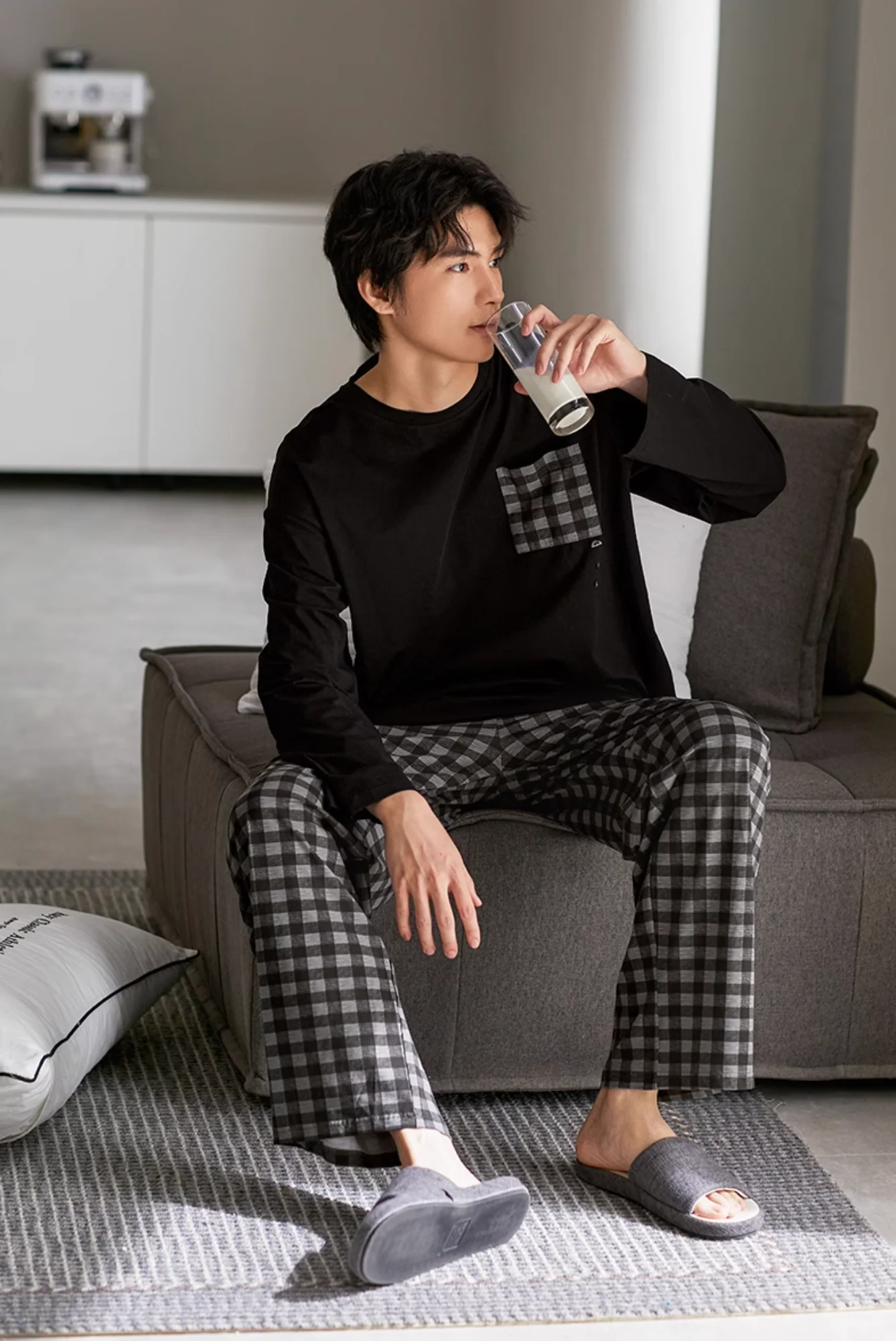 Gé Pajamas Set (T-Shirt & Pants) - Image 4