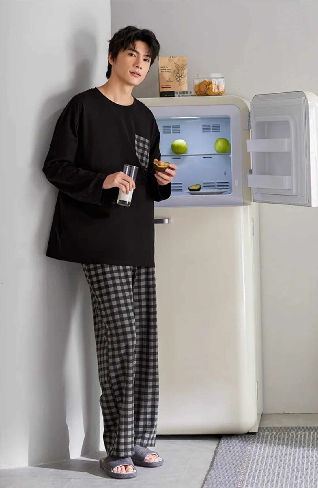 Gé Pajamas Set (T-Shirt & Pants) - Image 5