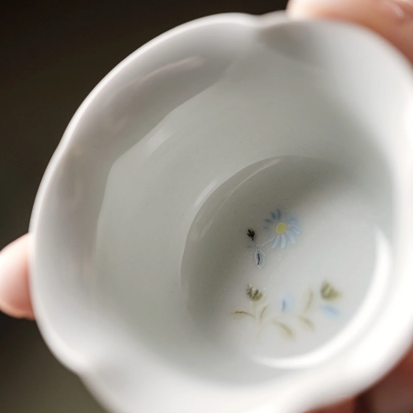 Gu Qing Small Floral High-Foot Tea Cup - Image 3