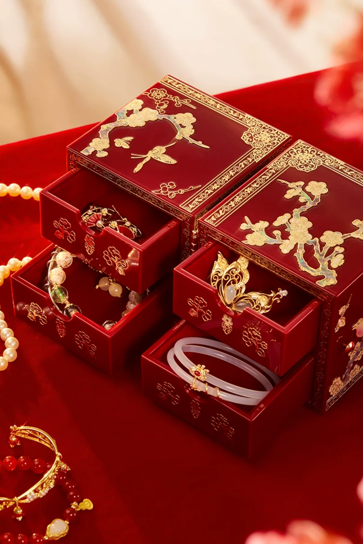 Magpie on Plum Blossom Mirror and Jewellery Box Gift Set - Image 19