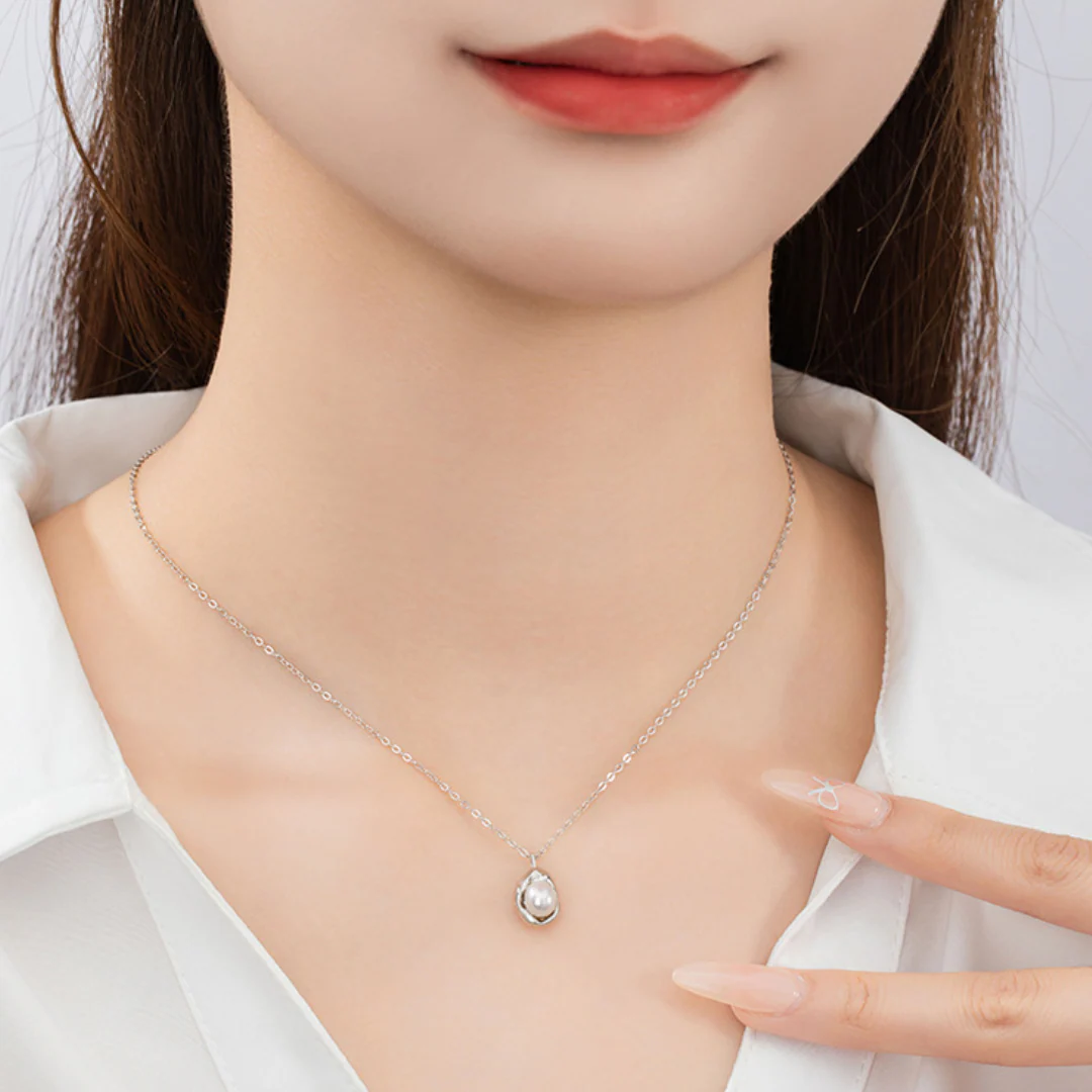 Peri Pendant Necklace - Image 3