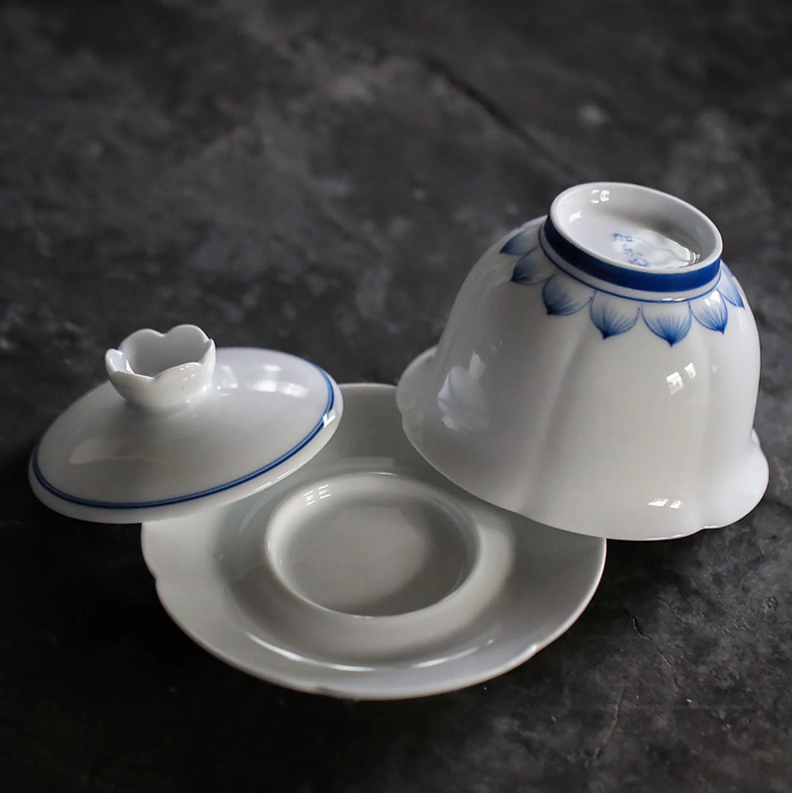 Qing Hua Lotus Petal Covered Bowl (盖碗) - Image 3