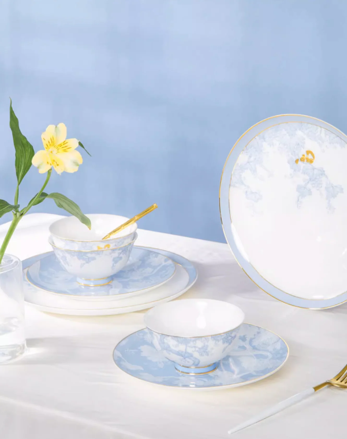 Qing Hua Pine and Grape Dinnerware Gift Set - Image 11