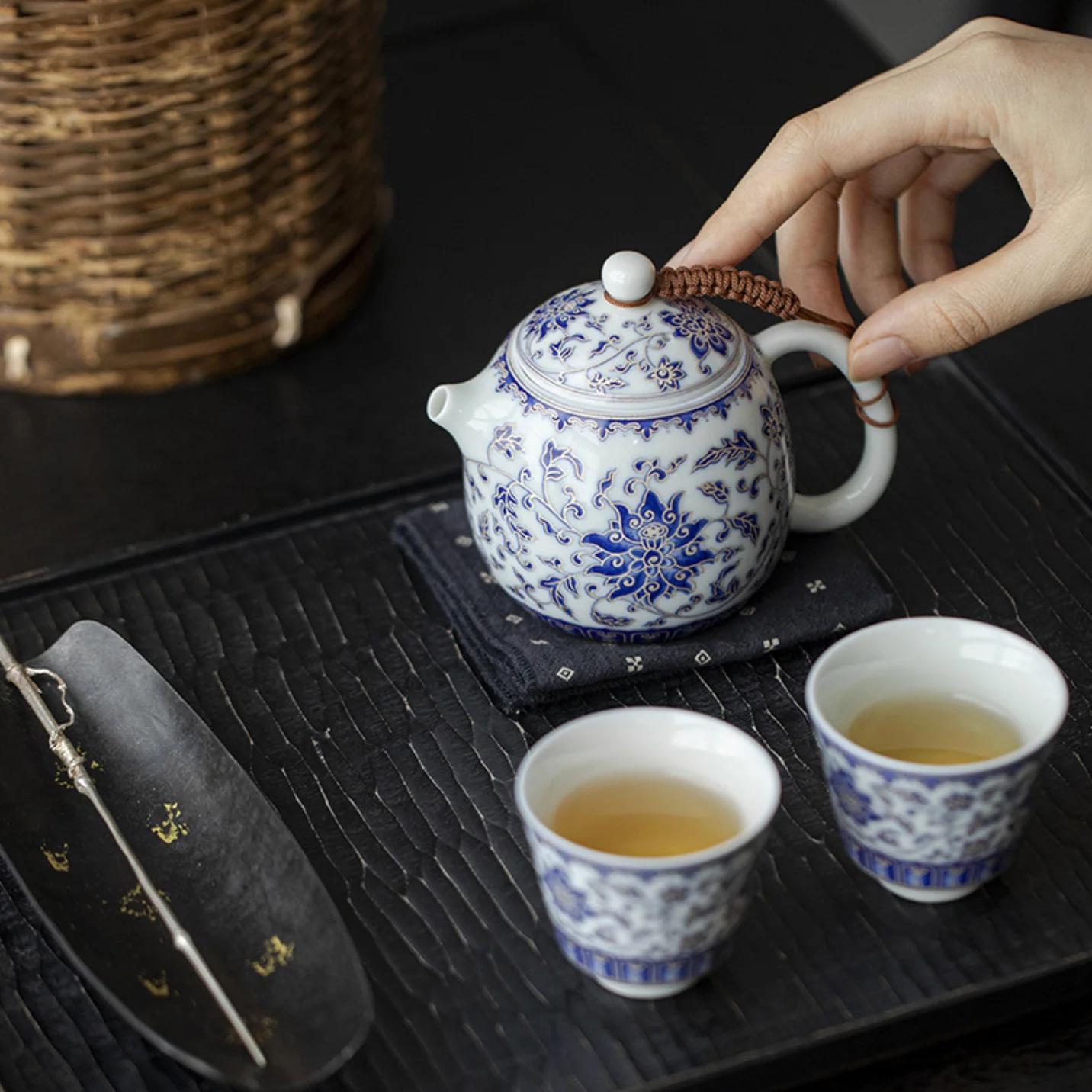 Qing Hua Lotus Vines Longdan Tea Pot - Image 10
