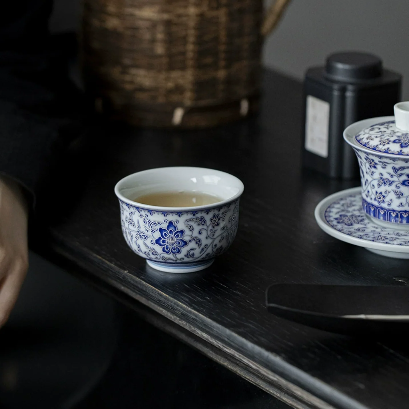 Qing Hua Lotus Vines Round Palm Tea Cup - Image 4