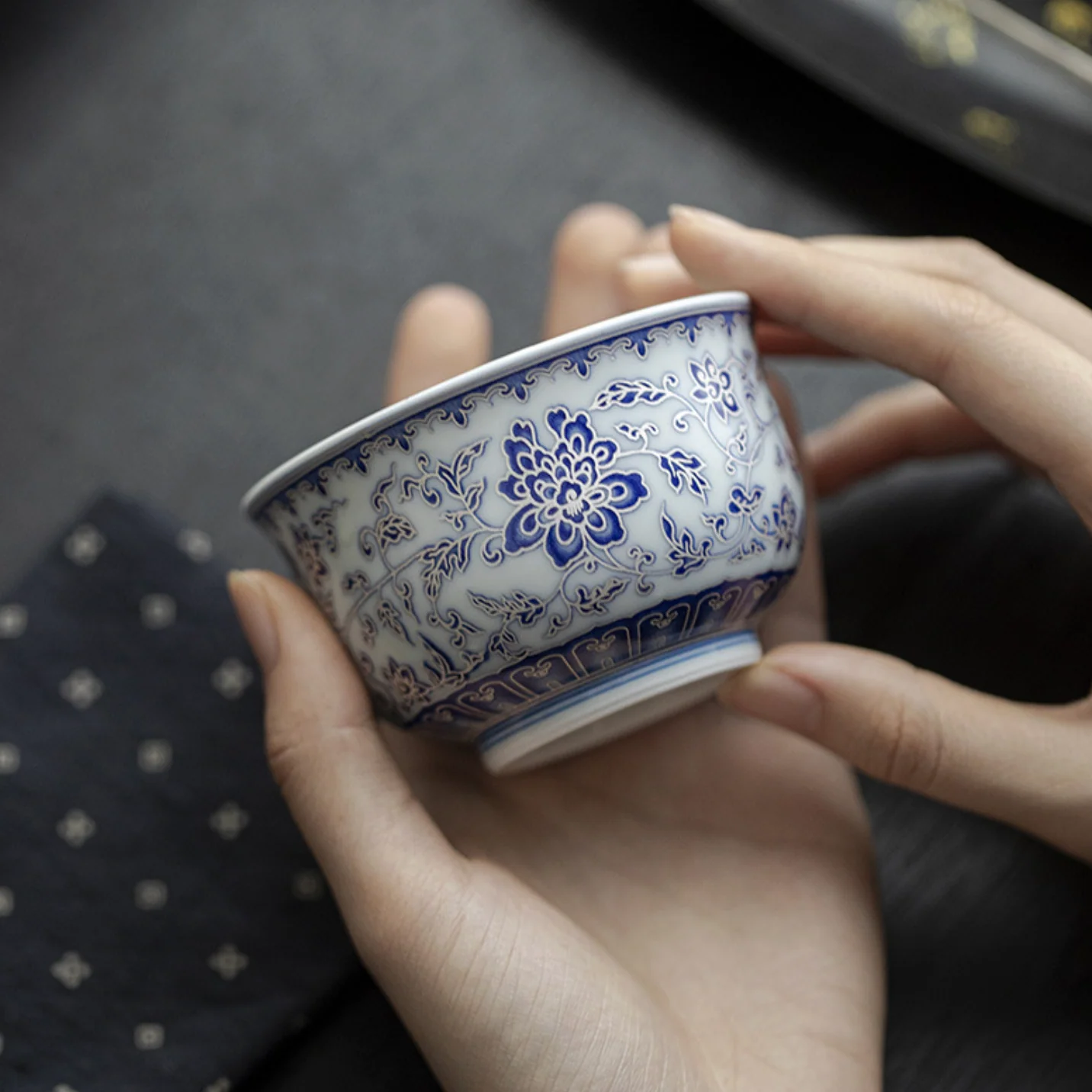Qing Hua Lotus Vines Round Palm Tea Cup - Image 8