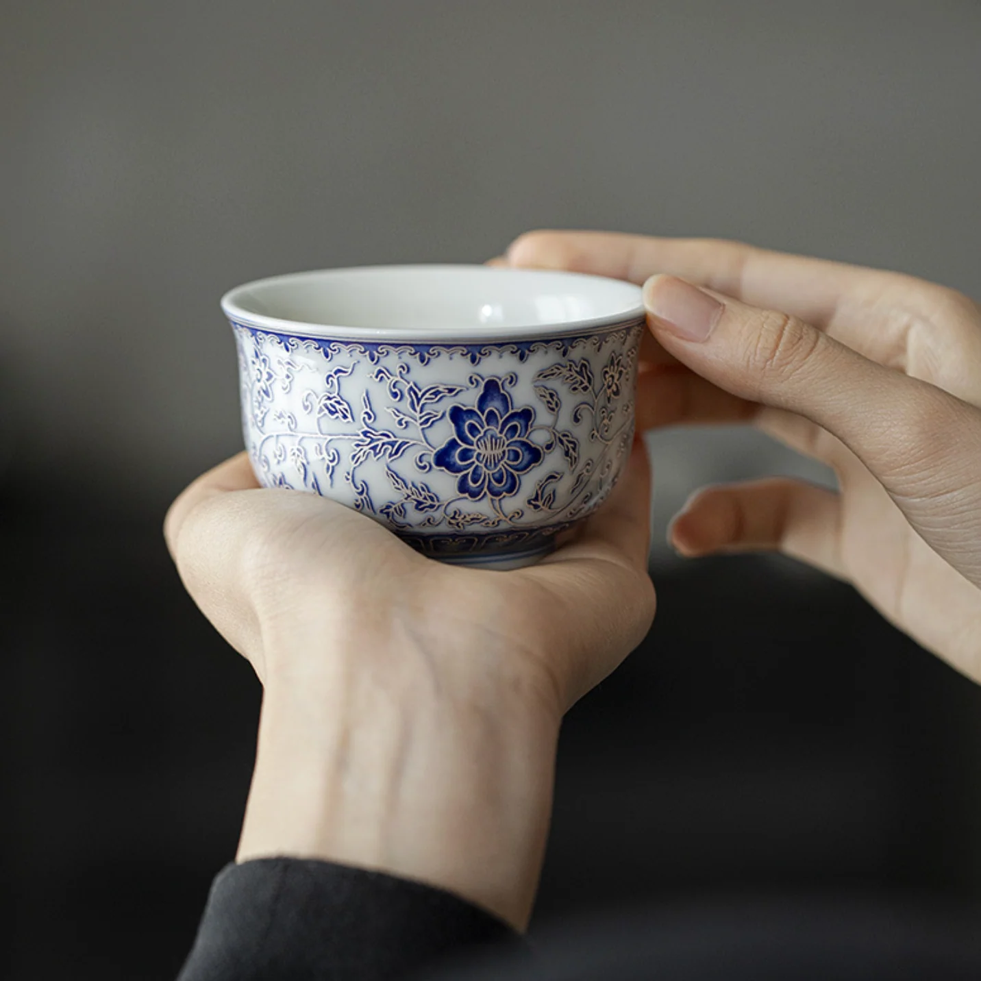 Qing Hua Lotus Vines Round Palm Tea Cup - Image 9