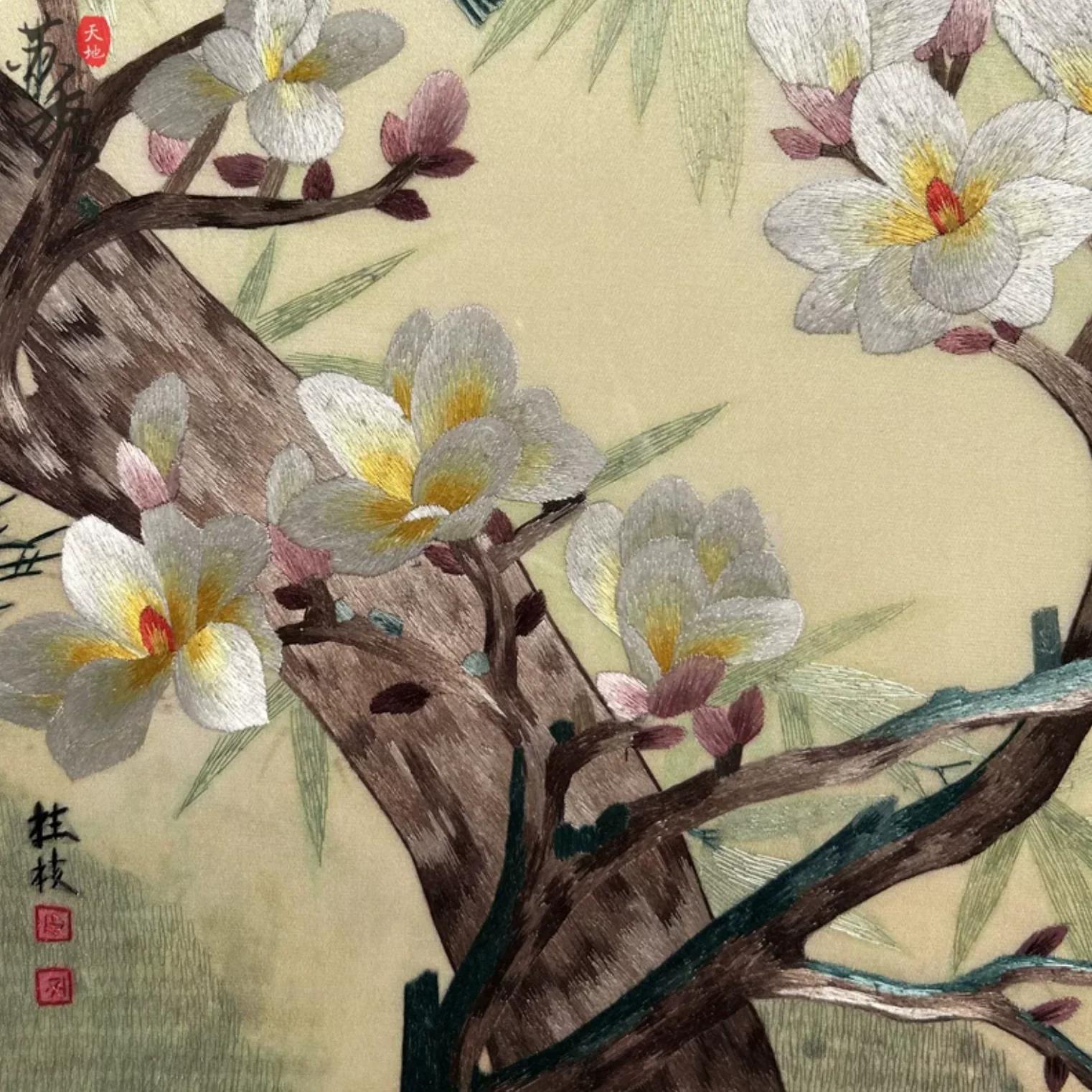 Su Embroidery Framed Wall Painting Art | Two Birds Among Magnolia Blossom - Image 4