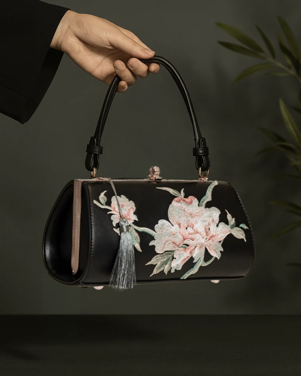 Tang Bloom Peony Clutch - Image 3