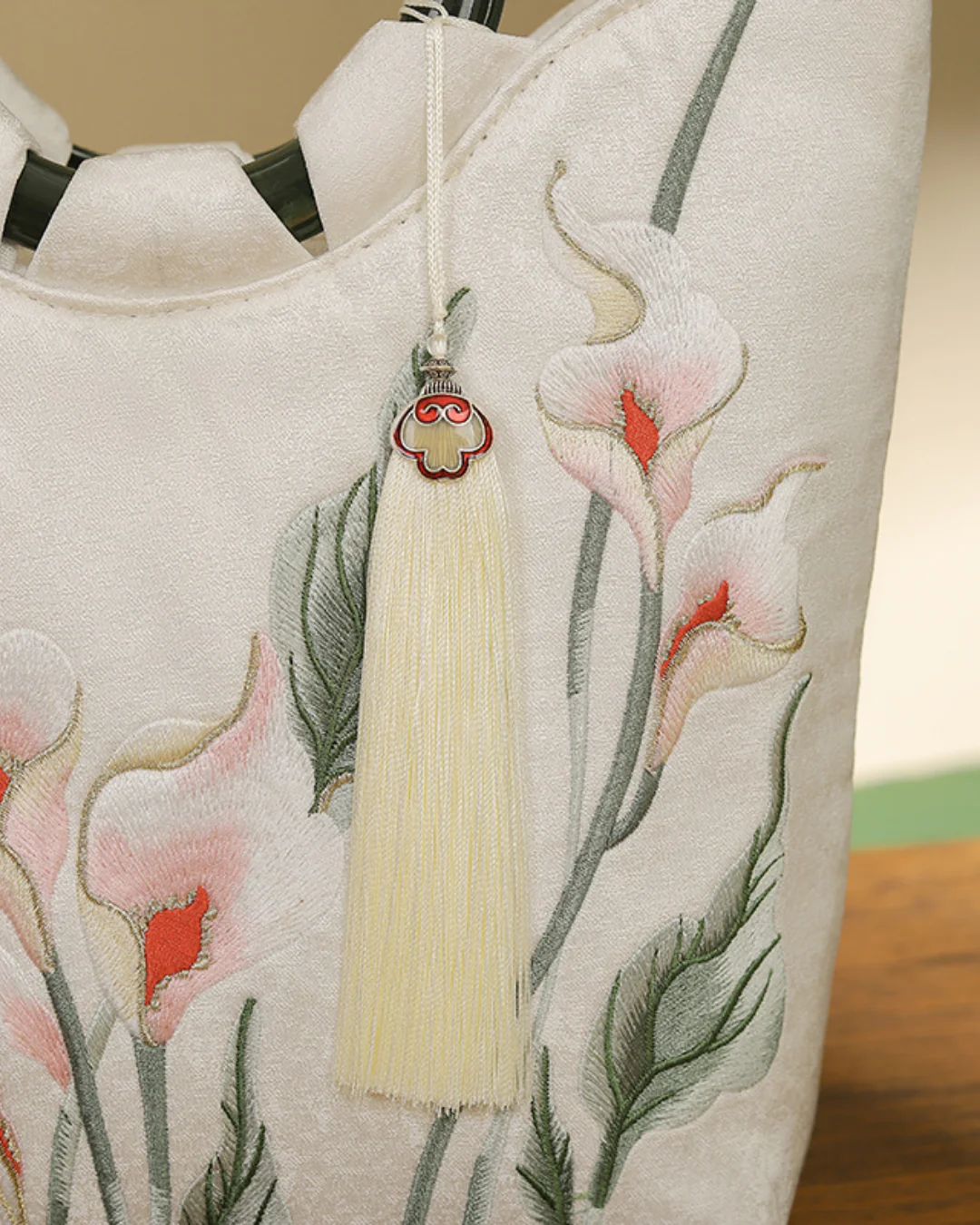 Tang Bloom Trumpet Lily Top-Handle Bag - Image 8