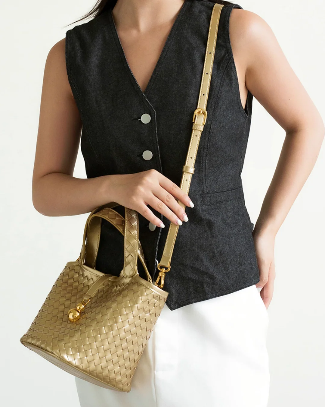Tang Gold 25 Woven Bucket Bag - Image 10