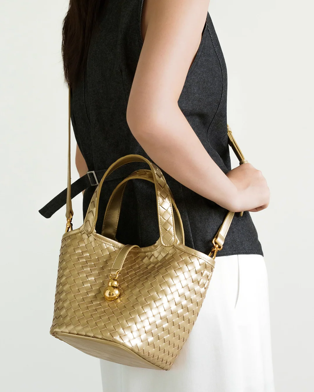 Tang Gold 25 Woven Bucket Bag - Image 11