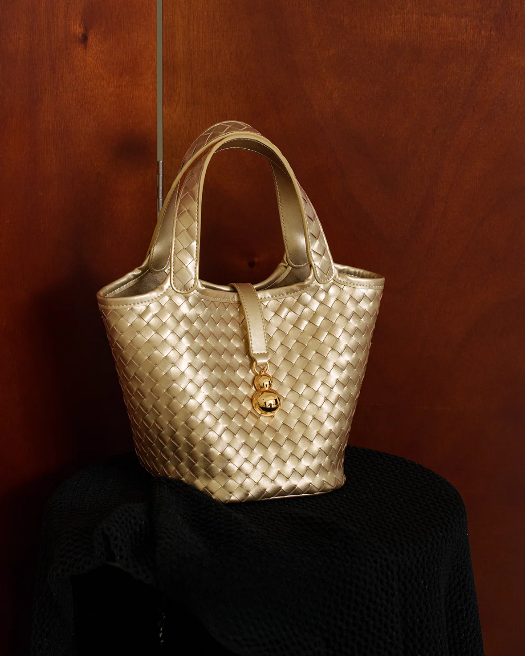 Tang Gold 25 Woven Bucket Bag - Image 12