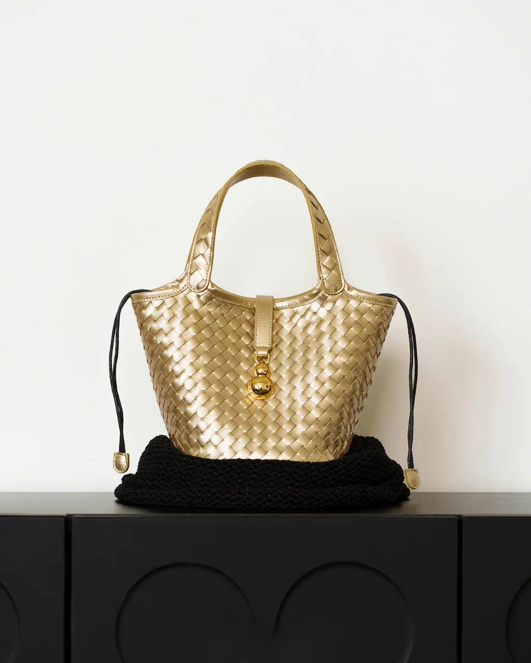 Tang Gold 25 Woven Bucket Bag - Image 14