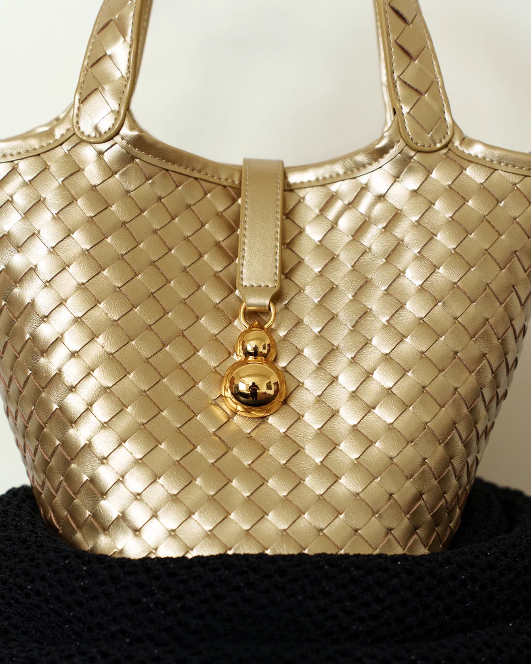 Tang Gold 25 Woven Bucket Bag - Image 15