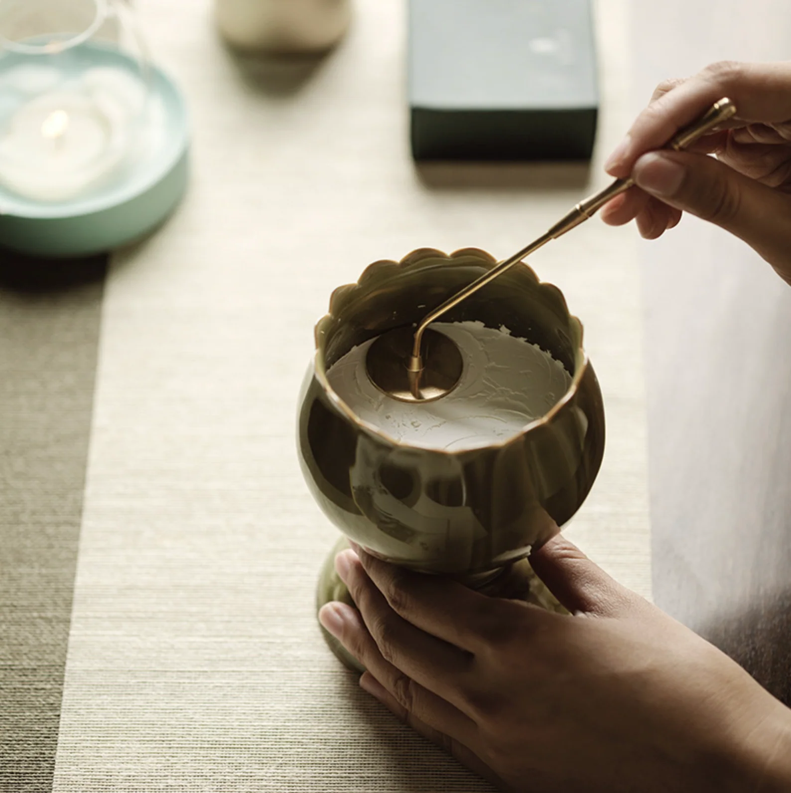Yue Kiln Lotus Incense Burner Gift Set - Image 4