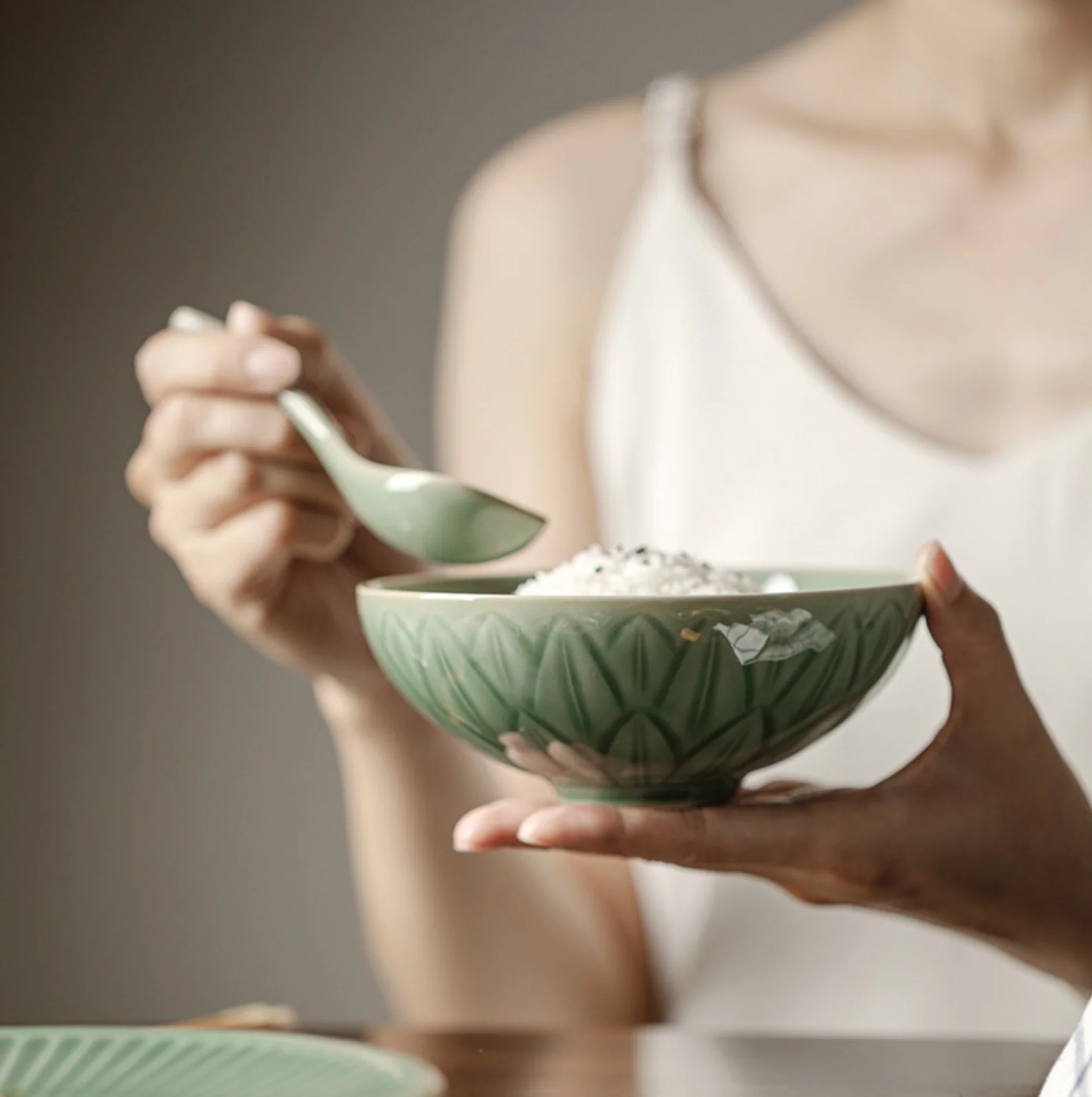 Yue Kiln Plum Small Food Bowl and Spoon Gift Set - Image 3