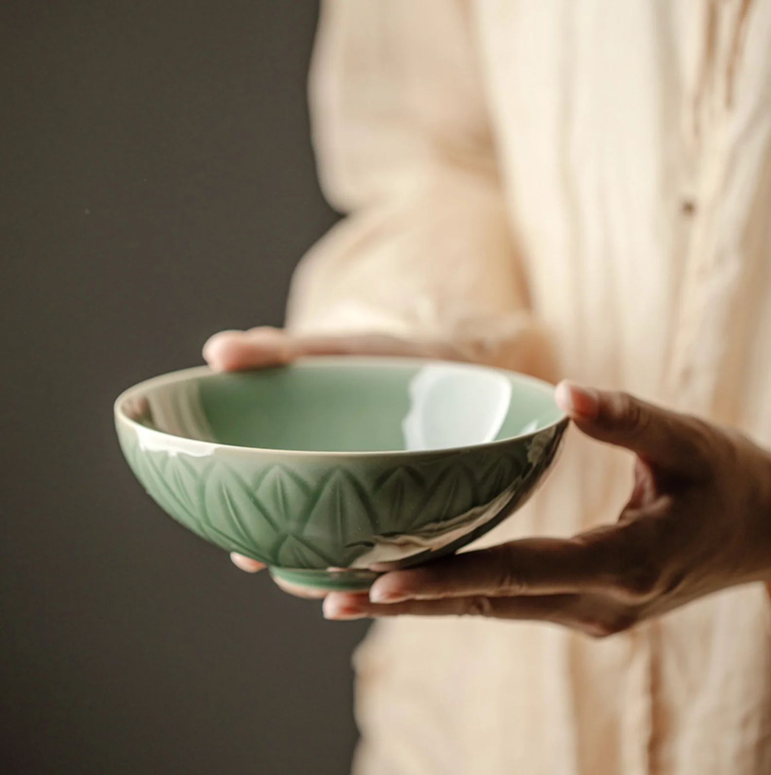 Yue Kiln Plum Small Food Bowl and Spoon Gift Set - Image 5