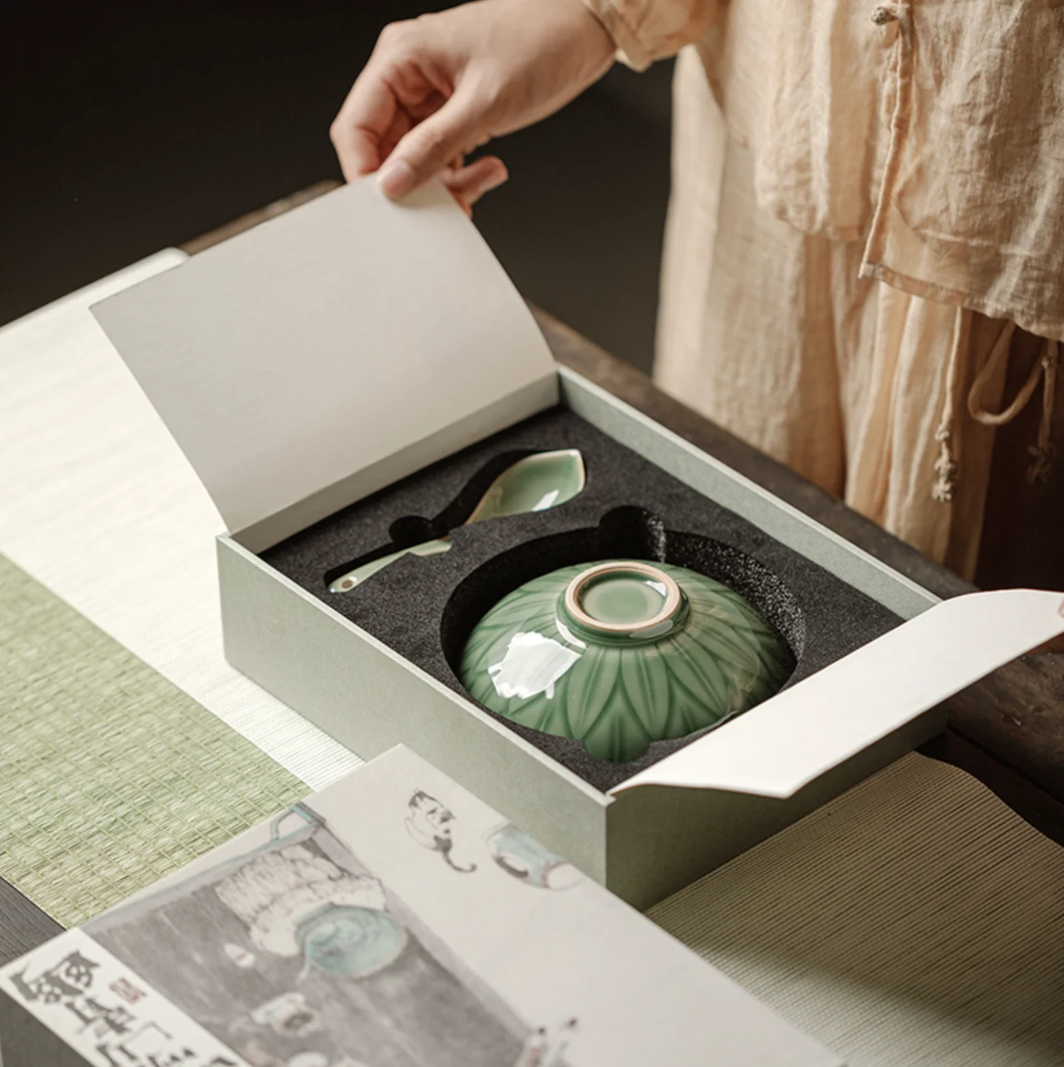 Yue Kiln Plum Small Food Bowl and Spoon Gift Set - Image 7